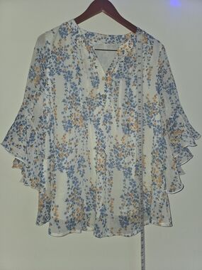 White Floral Split-Neck Ruffle Sleeve Blouse